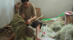 Tutorial Kerajinan Sapu Rayung dari Bahan Rumput Gelagah