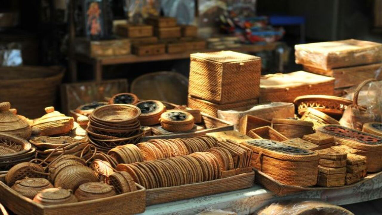 Karya Seni Tradisional: Implementasi dan Jenis Kerajinan Anyaman Khas Indonesia yang Populer