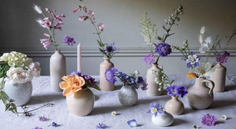 Kerajinan Vas Bunga dari Botol Kaca Bekas, Ide Kreatif Untuk Mempercantik Dekorasi Rumah