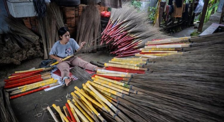Tips Simple Membuat Kerajinan Tangan Sapu Handmade Khas dan Otentik