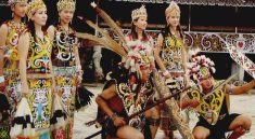 Beragam Kerajinan Khas Suku Dayak dari Kalimantan, Hiasan Kepala Mahkota Adat Dayak