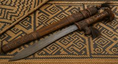 Kerajinan Tangan Suku Dayak: Karya Seni Unik dan Otentik Khas Kalimantan Mandau Kayan