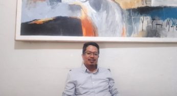 Alexander Chris Mejeng Lewat Seni Lukis di Artotel