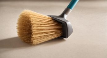 Sapu untuk Rumah dengan Hewan Peliharaan: Pilih Serat yang Paling Efektif Menangkap Bulu