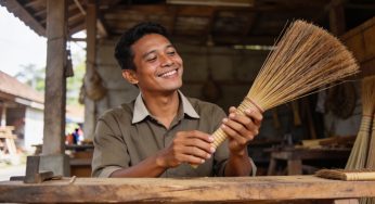Revolusi Estetika Sapu Ijuk: Bagaimana Alat Kebersihan Tradisional Menjadi Souvenir Paling Dicari