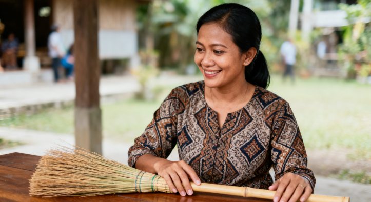 Mengenal Kerajinan Sapu Tradisional Unik untuk Hadiah Etnik